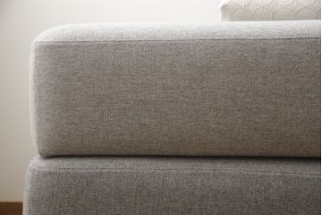 中古　極美品　FRITZ HANSEN(フリッツハンセン)　アルファベットソファシリーズ　クッション2個付き　シンプルモダンなデザインが魅力的な2人掛けソファ(2シーター、2P、二人掛け)(定価約66万円)(R-065711)