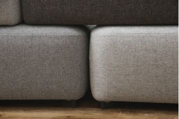 中古　極美品　FRITZ HANSEN(フリッツハンセン)　アルファベットソファシリーズ　クッション2個付き　シンプルモダンなデザインが魅力的な2人掛けソファ(2シーター、2P、二人掛け)(定価約66万円)(R-065711)