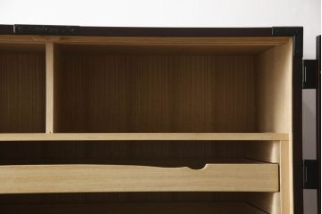 中古　美品　民芸家具　熊野洞　木地呂塗り　立派な金具が荘厳な雰囲気を醸し出す仙台箪笥(着物箪笥、整理箪笥、衣装箪笥、重ね箪笥、引き出し)(定価約150万円)(R-065712)