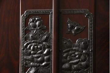 中古　美品　民芸家具　熊野洞　木地呂塗り　立派な金具が荘厳な雰囲気を醸し出す仙台箪笥(着物箪笥、整理箪笥、衣装箪笥、重ね箪笥、引き出し)(定価約150万円)(R-065712)