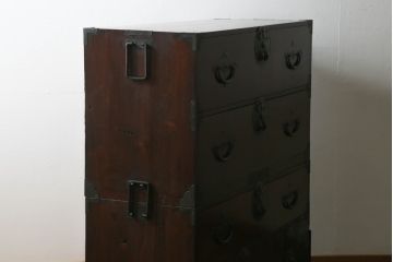 和製アンティーク　前面欅(ケヤキ)材　縁起物の金具が魅力の二本松箪笥(重ね箪笥、引き出し、衣装箪笥、整理タンス、時代箪笥、収納たんす)(R-065713)