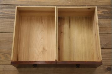 和製アンティーク　前面欅(ケヤキ)材　縁起物の金具が魅力の二本松箪笥(重ね箪笥、引き出し、衣装箪笥、整理タンス、時代箪笥、収納たんす)(R-065713)
