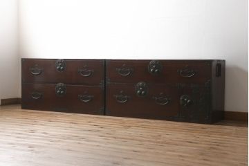 和製アンティーク　前面欅(ケヤキ)材　縁起物の金具が魅力の二本松箪笥(重ね箪笥、引き出し、衣装箪笥、整理タンス、時代箪笥、収納たんす)(R-065713)