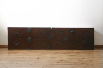 和製アンティーク　前面欅(ケヤキ)材　縁起物の金具が魅力の二本松箪笥(重ね箪笥、引き出し、衣装箪笥、整理タンス、時代箪笥、収納たんす)(R-065713)