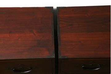 和製アンティーク　前面欅(ケヤキ)材　縁起物の金具が魅力の二本松箪笥(重ね箪笥、引き出し、衣装箪笥、整理タンス、時代箪笥、収納たんす)(R-065713)