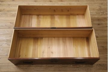 和製アンティーク　前面欅(ケヤキ)材　縁起物の金具が魅力の二本松箪笥ローボード(引き出し、時代箪笥、収納タンス、テレビ台、ローチェスト)(R-065714)