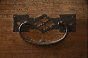 和製アンティーク　前面内部・桐材　時代を経た趣が感じられる佐渡小木箪笥(佐渡箪笥、和たんす、時代箪笥、収納箪笥、引き出し、重ねタンス)(R-065724)
