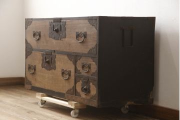 和製アンティーク　前面内部・桐材　時代を経た趣が感じられる佐渡小木箪笥ローボード(佐渡箪笥、和たんす、時代箪笥、収納箪笥、衣装箪笥、引き出し、ローチェスト、テレビ台)(R-065734)