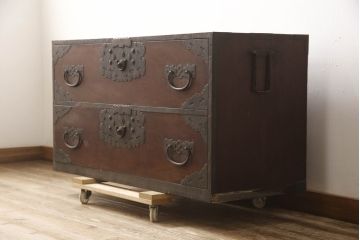 和製アンティーク　美品　前面欅(ケヤキ)　金具の立派な佐渡箪笥ローボード(小木箪笥、和たんす、時代箪笥、収納箪笥、引き出し、整理箪笥)(R-065736)
