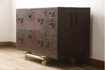 和製アンティーク　美品　前面欅(ケヤキ)　金具の立派な佐渡箪笥ローボード(小木箪笥、和たんす、時代箪笥、収納箪笥、引き出し、整理箪笥)(R-065737)