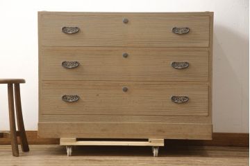 中古　国産　職人手造り　上品な佇まいが魅力的な総桐箪笥ローチェスト(総桐たんす、和タンス、衣装箪笥、サイドチェスト、引き出し)(R-065738)