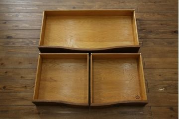 中古　DREXEL HERITAGE(ドレクセルヘリテイジ)　Touraine(ツーレイン)　マホガニー材製の贅沢なアンティーク調チェスト(引き出し、サイドチェスト)(R-065739)