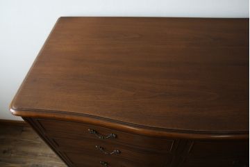 中古　DREXEL HERITAGE(ドレクセルヘリテイジ)　Touraine(ツーレイン)　マホガニー材製の贅沢なアンティーク調チェスト(引き出し、サイドチェスト)(R-065739)