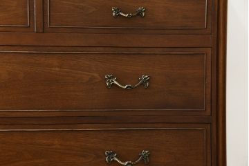 中古　DREXEL HERITAGE(ドレクセルヘリテイジ)　Touraine(ツーレイン)　マホガニー材製の贅沢なアンティーク調チェスト(引き出し、サイドチェスト)(R-065739)
