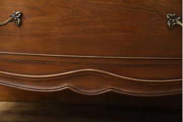中古　DREXEL HERITAGE(ドレクセルヘリテイジ)　Touraine(ツーレイン)　マホガニー材製の贅沢なアンティーク調チェスト(引き出し、サイドチェスト)(R-065739)