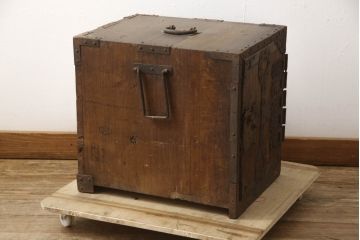 和製アンティーク　江戸期　小振りながらも存在感を放つ総桐船箪笥(掛硯型、懸硯型、桐たんす、桐箪笥、舟箪笥、銭函、銭箱、時代箪笥、帳場箪笥、小物収納、小引き出し)(R-065743)