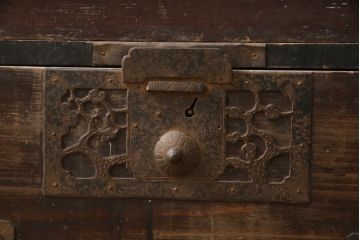和製アンティーク　味わい深い風合いが魅力!!小振りな佐渡箪笥(八幡箪笥、引き出し、収納タンス、時代箪笥)(R-065745)