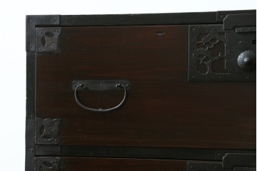 和製アンティーク　味わい深い風合いが魅力!!小振りな佐渡箪笥　(R-065745)