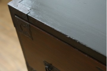 和製アンティーク　味わい深い風合いが魅力!!小振りな佐渡箪笥　(R-065745)