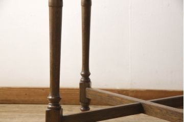 中古　横浜クラシック家具　ノックオンウッド(knockonwood)　コロニアルシリーズ(Hand Made)　クラシカルな佇まいが魅力のラウンドテーブル(カフェテーブル、コーヒーテーブル、丸テーブル)(R-065746)