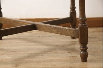 中古　横浜クラシック家具　ノックオンウッド(knockonwood)　コロニアルシリーズ(Hand Made)　クラシカルな佇まいが魅力のラウンドテーブル(カフェテーブル、コーヒーテーブル、丸テーブル)(R-065746)