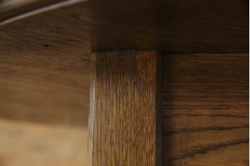 中古　横浜クラシック家具　ノックオンウッド(knockonwood)　コロニアルシリーズ(Hand Made)　クラシカルな佇まいが魅力のラウンドテーブル(カフェテーブル、コーヒーテーブル、丸テーブル)(R-065746)