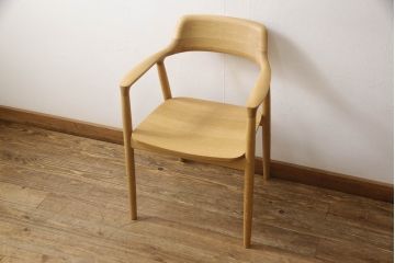 中古　展示美品　maruni(マルニ木工)　MARUNI COLLECTION(マルニコレクション)　HIROSHIMA(ヒロシマ)　深澤 直人(NAOTO FUKASAWA)デザイン　ナチュラルテイストの空間づくりにおすすめのオーク材製ダイニングチェア(板座チェア、アームチェア、椅子、イス)(定価約14万7千円)(R-065753)