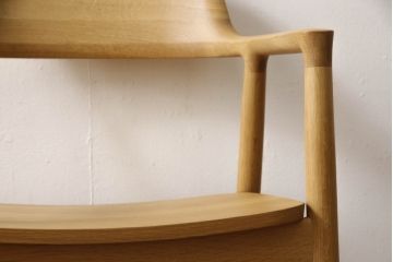 中古　展示美品　maruni(マルニ木工)　MARUNI COLLECTION(マルニコレクション)　HIROSHIMA(ヒロシマ)　深澤 直人(NAOTO FUKASAWA)デザイン　ナチュラルテイストの空間づくりにおすすめのオーク材製ダイニングチェア(板座チェア、アームチェア、椅子、イス)(定価約14万7千円)(R-065753)