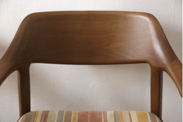 中古　展示美品　CONDE HOUSE(カンディハウス)　WING LUX LD(ウイング ラックス)　ウォールナット　滑らかな木肌とスタイリッシュなデザインが魅力のアームチェア2脚セット(セミアーム、ハーフアーム、サイドチェア、ダイニングチェア、椅子、イス)(1脚定価約11万円)(R-065756)