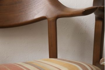 中古　展示美品　CONDE HOUSE(カンディハウス)　WING LUX LD(ウイング ラックス)　ウォールナット　滑らかな木肌とスタイリッシュなデザインが魅力のアームチェア2脚セット(セミアーム、ハーフアーム、サイドチェア、ダイニングチェア、椅子、イス)(1脚定価約11万円)(R-065756)