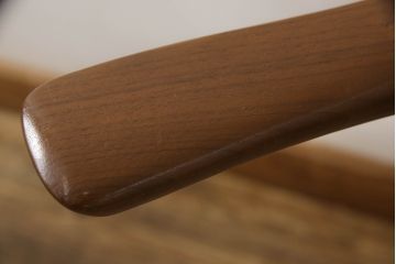 中古　展示美品　CONDE HOUSE(カンディハウス)　WING LUX LD(ウイング ラックス)　ウォールナット　滑らかな木肌とスタイリッシュなデザインが魅力のアームチェア2脚セット(セミアーム、ハーフアーム、サイドチェア、ダイニングチェア、椅子、イス)(1脚定価約11万円)(R-065756)