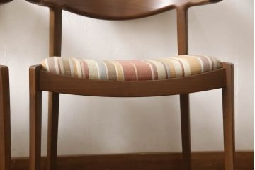 中古　展示美品　CONDE HOUSE(カンディハウス)　WING LUX LD(ウイング ラックス)　ウォールナット　滑らかな木肌とスタイリッシュなデザインが魅力のアームチェア2脚セット(セミアーム、ハーフアーム、サイドチェア、ダイニングチェア、椅子、イス)(1脚定価約11万円)(R-065756)