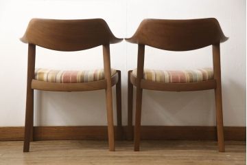 中古　展示美品　CONDE HOUSE(カンディハウス)　WING LUX LD(ウイング ラックス)　ウォールナット　滑らかな木肌とスタイリッシュなデザインが魅力のアームチェア2脚セット(セミアーム、ハーフアーム、サイドチェア、ダイニングチェア、椅子、イス)(1脚定価約11万円)(R-065756)