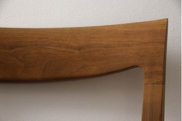 中古　展示美品　Ritzwell(リッツウェル)　CAREZZA(カレッツァ)　782　ウォールナット材　洗練されたフォルムが魅力のチェア2脚セット(ダイニングチェア、椅子、イス)(定価1脚約10万円)(R-065757)