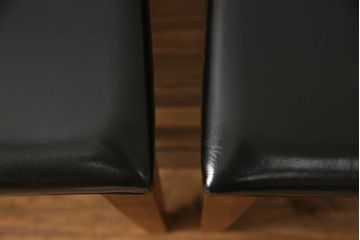 中古　展示美品　Ritzwell(リッツウェル)　CAREZZA(カレッツァ)　782　ウォールナット材　洗練されたフォルムが魅力のチェア2脚セット(ダイニングチェア、椅子、イス)(定価1脚約10万円)(R-065757)