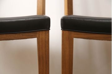 中古　展示美品　Ritzwell(リッツウェル)　CAREZZA(カレッツァ)　782　ウォールナット材　洗練されたフォルムが魅力のチェア2脚セット(ダイニングチェア、椅子、イス)(定価1脚約10万円)(R-065757)