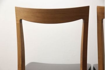 中古　展示美品　Ritzwell(リッツウェル)　CAREZZA(カレッツァ)　782　ウォールナット材　洗練されたフォルムが魅力のチェア2脚セット(ダイニングチェア、椅子、イス)(定価1脚約10万円)(R-065757)