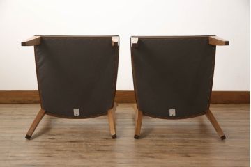 中古　展示美品　Ritzwell(リッツウェル)　CAREZZA(カレッツァ)　782　ウォールナット材　洗練されたフォルムが魅力のチェア2脚セット(ダイニングチェア、椅子、イス)(定価1脚約10万円)(R-065757)