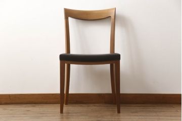 中古　展示美品　Ritzwell(リッツウェル)　CAREZZA(カレッツァ)　782　ウォールナット材　スタイリッシュな佇まいが魅力のチェア(ダイニングチェア、椅子、イス)(定価約10万円)(R-065758)