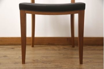 中古　展示美品　Ritzwell(リッツウェル)　CAREZZA(カレッツァ)　782　ウォールナット材　スタイリッシュな佇まいが魅力のチェア(ダイニングチェア、椅子、イス)(定価約10万円)(R-065758)