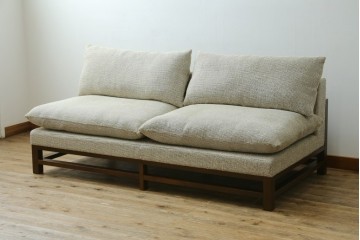 新古　未使用展示品　Ritzwell(リッツウェル)　GRAND LEEWISE(グランドリーワイズ)　和モダンなコーディネートに活躍してくれる肘なし2人掛けソファ&オットマン&サイドテーブル3点セット　定価3点計約75万円　(R-065765)