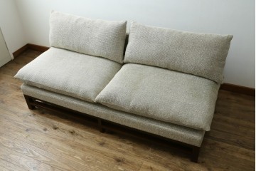 新古　未使用展示品　Ritzwell(リッツウェル)　GRAND LEEWISE(グランドリーワイズ)　和モダンなコーディネートに活躍してくれる肘なし2人掛けソファ&オットマン&サイドテーブル3点セット　定価3点計約75万円　(R-065765)