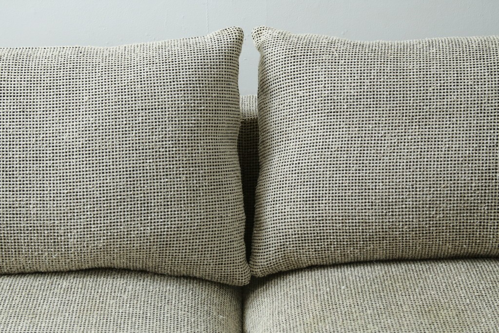 新古　未使用展示品　Ritzwell(リッツウェル)　GRAND LEEWISE(グランドリーワイズ)　和モダンなコーディネートに活躍してくれる肘なし2人掛けソファ&オットマン&サイドテーブル3点セット　定価3点計約75万円　(R-065765)
