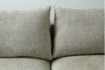 新古　未使用展示品　Ritzwell(リッツウェル)　GRAND LEEWISE(グランドリーワイズ)　和モダンなコーディネートに活躍してくれる肘なし2人掛けソファ&オットマン&サイドテーブル3点セット　定価3点計約75万円　(R-065765)