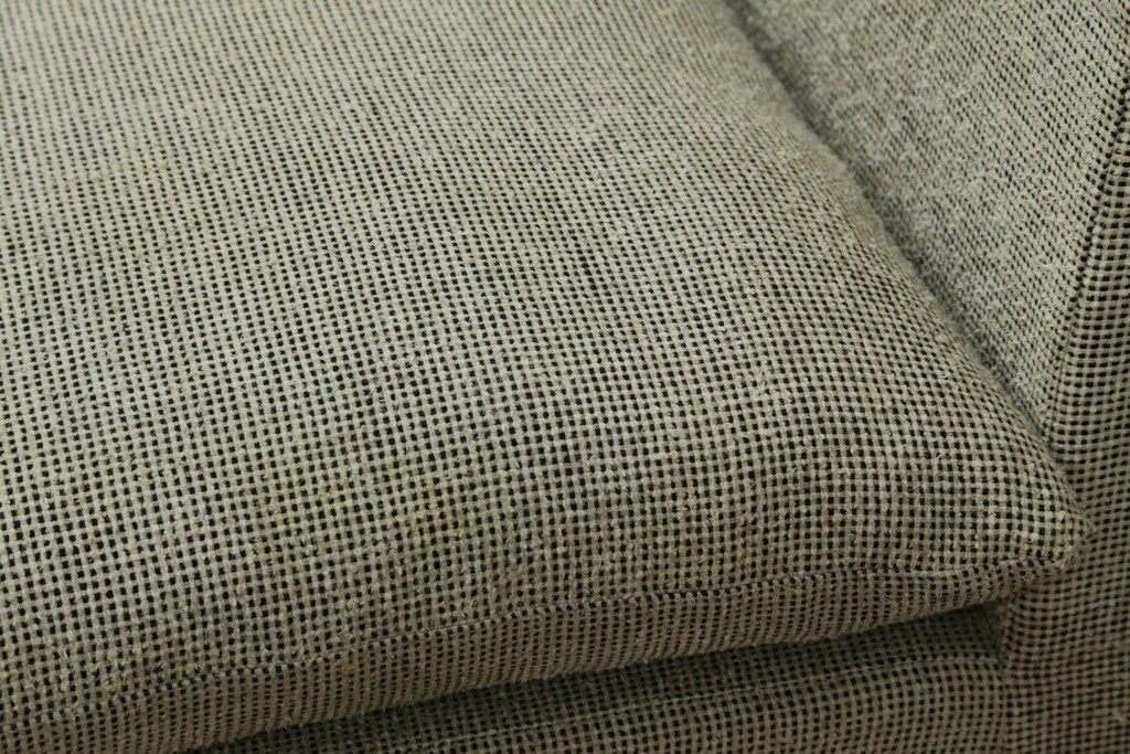 新古　未使用展示品　Ritzwell(リッツウェル)　GRAND LEEWISE(グランドリーワイズ)　和モダンなコーディネートに活躍してくれる肘なし2人掛けソファ&オットマン&サイドテーブル3点セット　定価3点計約75万円　(R-065765)