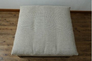 新古　未使用展示品　Ritzwell(リッツウェル)　GRAND LEEWISE(グランドリーワイズ)　和モダンなコーディネートに活躍してくれる肘なし2人掛けソファ&オットマン&サイドテーブル3点セット　定価3点計約75万円　(R-065765)