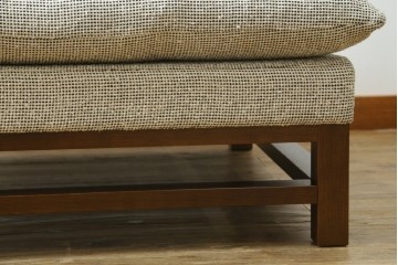 新古　未使用展示品　Ritzwell(リッツウェル)　GRAND LEEWISE(グランドリーワイズ)　和モダンなコーディネートに活躍してくれる肘なし2人掛けソファ&オットマン&サイドテーブル3点セット　定価3点計約75万円　(R-065765)