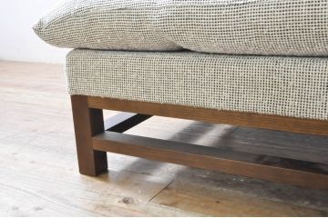 中古　展示品　Ritzwell(リッツウェル)　GRAND LEEWISE(グランドリーワイズ)　和モダンなコーディネートに活躍してくれる肘なし2人掛けソファ&オットマン&サイドテーブル3点セット(ラブソファ、2Pソファ、二人掛け、フットスツール、リビングテーブル、センターテーブル)(定価3点計約75万円)(R-065765)
