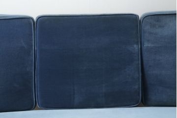 中古　松本民芸家具　#301型曲肘布張イス　上品なブルーカラーが空間のアクセントになる3人掛けソファ(3P、三人掛け、トリプルソファ、アームソファ)(定価約48万円)(R-065776)