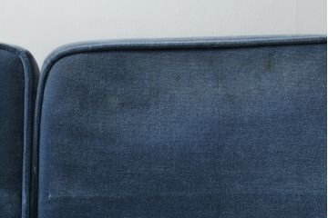 中古　松本民芸家具　#301型曲肘布張イス　上品なブルーカラーが空間のアクセントになる3人掛けソファ(3P、三人掛け、トリプルソファ、アームソファ)(定価約48万円)(R-065776)